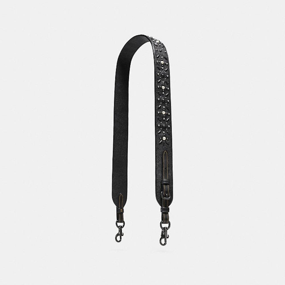 Novelty strap with prairie rivets